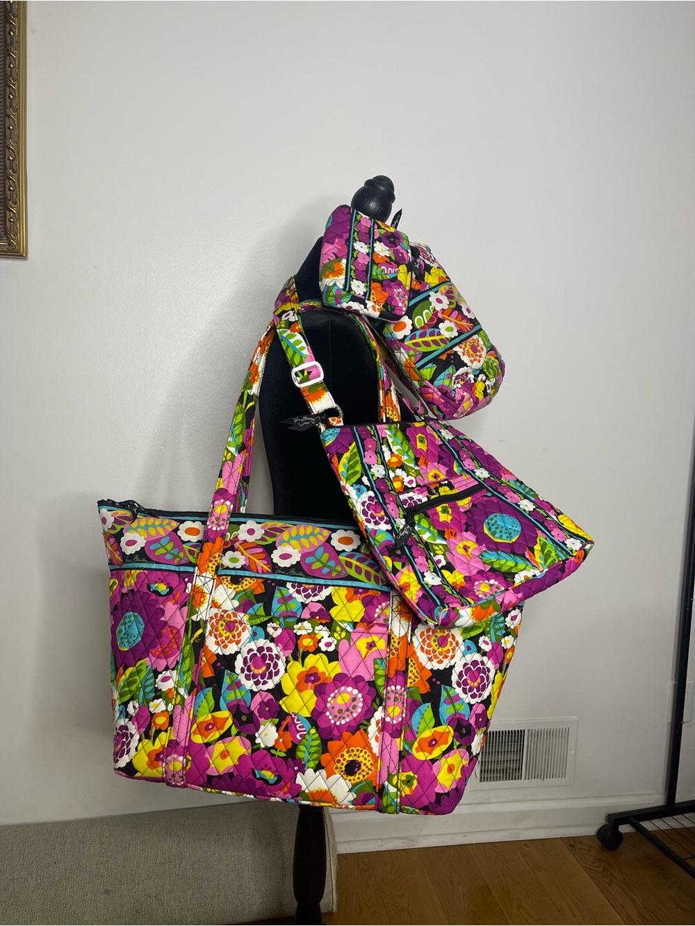 Vera Bradley 4-Piece  Va Va Bloom Floral  Cotton XL Tote Crossbody bag 2 Pouches - Picture 12 of 12